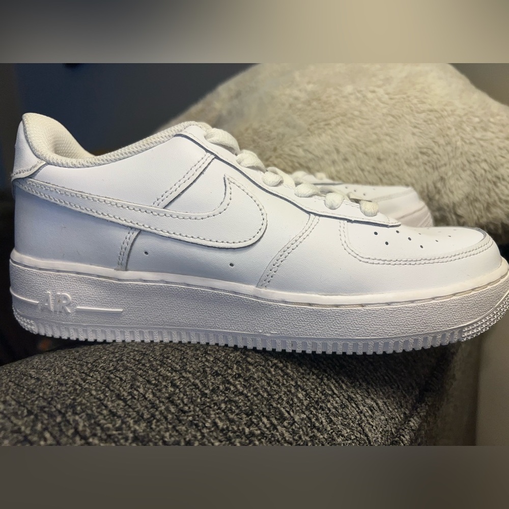 Nike Air Force One’s Low White